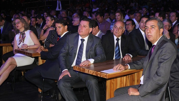 Secretária Ana Carla Abrão, secretário Thiago Peixoto, governador Marconi Perillo e vice-governador José Eliton (PP) | Foto: Leoiran