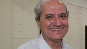 Além de “Os Vira-latas da Madrugada”, Adelto Gonçalves é autor de vários outros livros 