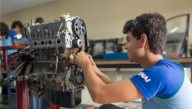 Jovens têm oportunidades em programas de qualificação profissional