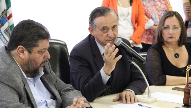 Procurador-geral do município, Carlos de Freitas, presidente da Câmara, Anselmo Pereira, e secretária Neyde Aparecida | Foto: Marcelo do Vale