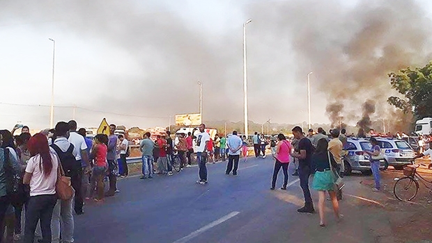 Ônibus explodiu após ser incendiado na saída para Inhumas | Foto: Reprodução/Whatsapp