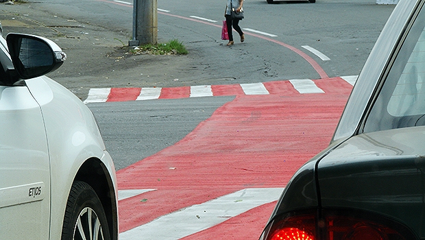 Trecho da ciclofaixa permanente no Lago das Rosas | Foto: Marcello Dantas