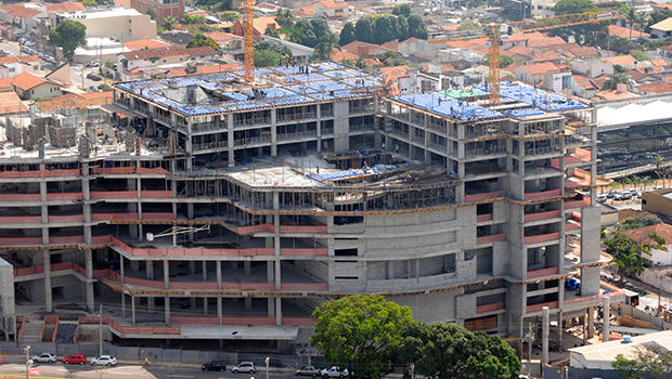 Megaempreendimento comercial na Av. Portugal: um prédio muda uma via