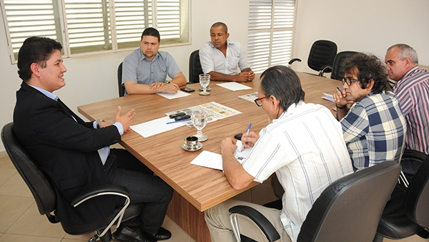 Deputado Heuler Cruvinel, com a equipe do Jornal Opção e os vereadores de Rio Verde Celso do Clube e Elecir Casagrande, ambos do PSD: “Nossa intenção é manter a base unida” | Foto: Renan Accioly / Jornal Opção