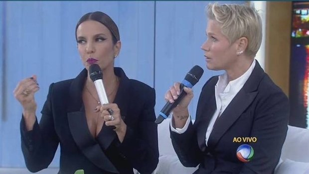 Ivete e Xuxa durante o programa: muita descontração | Foto: reprodução / TV Record 