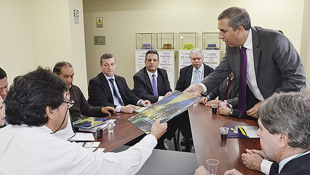 Missão goiana no Peru é liderada pelo vice-governador José Eliton (de pé, à dir) | Foto: Divulgação