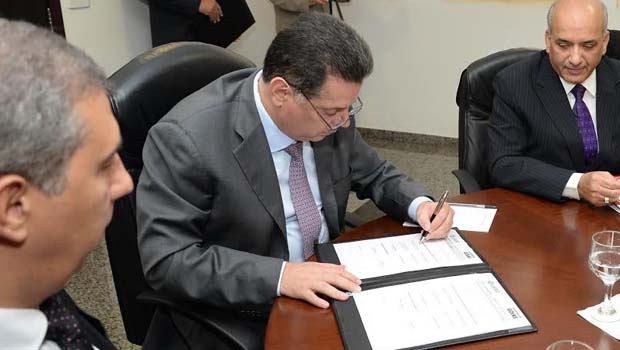 Governador firmou parcerias com multinacionais, nesta quarta-feira, em solenidade no Palácio Pedro Ludovico Teixeira | Foto: Wagnas Cabral