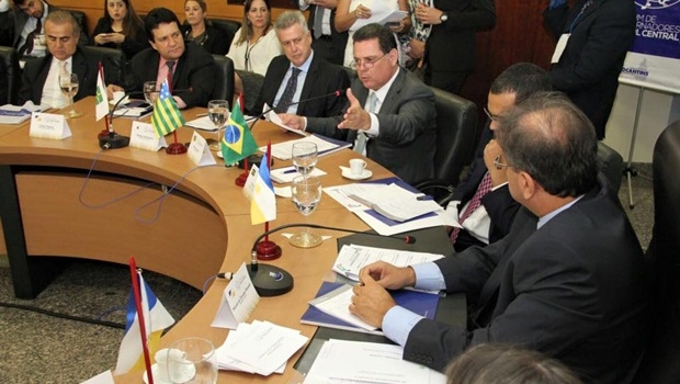 "Estamos buscando nossas próprias ferramentas para não pararmos o desenvolvimento do Centro-Oeste", disse Marconi | Foto: Divulgação