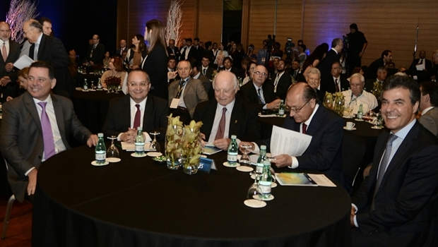 Governador Marconi Perillo ao lado do governador de MT, Pedro Taques, do empresário Jorge Gerdau, dos governadores Geraldo Alckmin (SP) e Beto Richa (PR) 