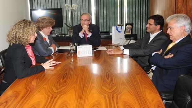 Secretária Ana Carla Abrão, senadora Lúcia Vânia, presidente Eduardo Cunha, deputado Marcos Abrão e presidente do PPS, Rubens Bueno | Foto: divulgação