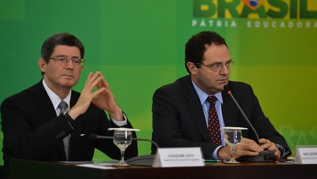 Os ministros da Fazenda, Joaquim Levy; e do Planejamento, Nelson Barbosa; anunciam cortes no Orçamento durante coletiva | Foto: Valter Campanato/Agência Brasil