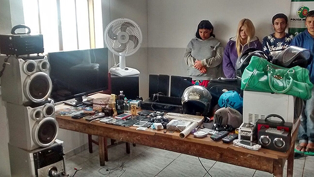 Seis foram presos e objetos recuperados | Foto: Divulgação/PM