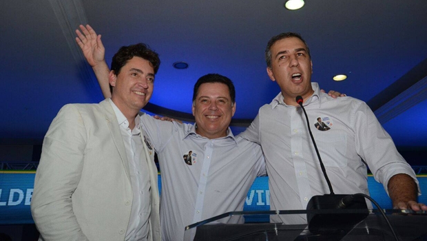 Ex-democrata Wilder Morais, governador Marconi Perillo (PSDB) e vice-governador José Eliton (PP) durante filiação do senador ao PP