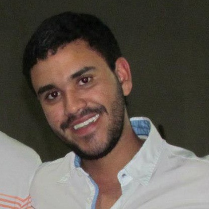 Designer Roni Carvalho, responsável pela criação da marca | Reprodução/Facebook
