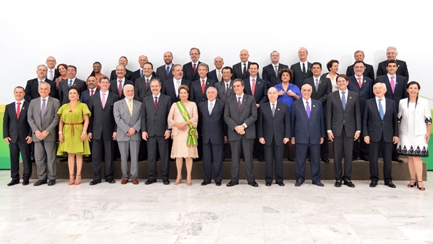Dilma e os ministros: vários já caíram. Vários cairão | Foto: Wilson Dias / ABr 