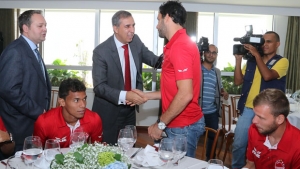 Governador em exercício, José Eliton recebe equipe do Vila Nova. Crédito - Jota Eurípedes (1)