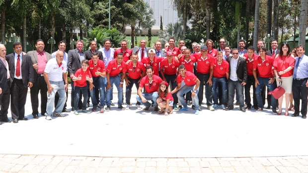 Governador em exercício, José Eliton recebe equipe do Vila Nova. Crédito - Jota Eurípedes (3)