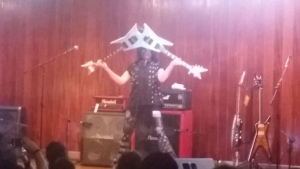 Guitarra de dois braços pensada pelo norte-americano| Foto: Sarah Teófilo