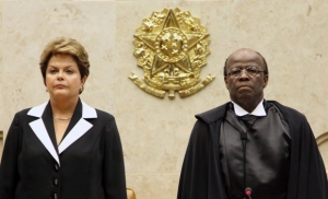 Joaquim Barbosa e Dilma Rousseff tn_620_600_STF_Barbosa_posse1