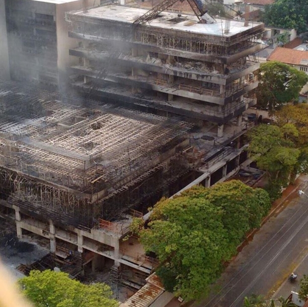 Construção do TRT após o incêndio | Foto: reprodução / Internet 