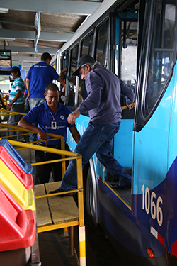 Rampas de desembarque improvisadas: risco à segurança dos usuários