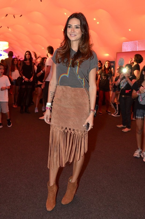 Thaila Ayala usou camiseta CKOFF, no Rio de Janeiro | Foto: Reprodução/Roberto Teixeira/EGO