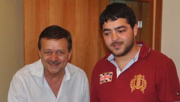 Jovair Arantes e o filho, Henrique, em 2011 | Foto: reprodução / site Jovair Arantes 