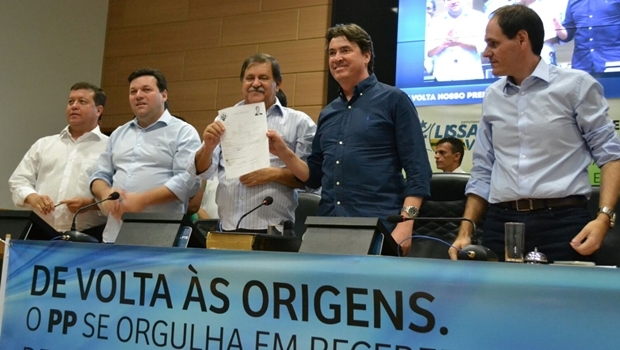 Vice-presidente do PP, Dr. Leonardo Vieira; presidente da Câmara, Iram Cabral; prefeito Juraci Martins; senador Wilder Morais; e deputado Lissauer Vieira | Foto: divulgação  