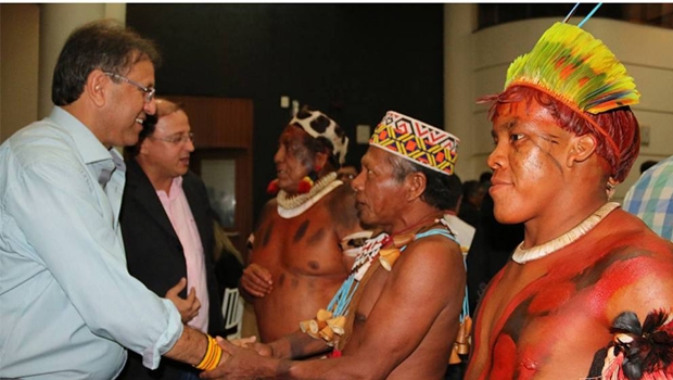 Governador Marcelo Miranda e líderes indígenas: jogos são oportunidade de aprendizado para todos