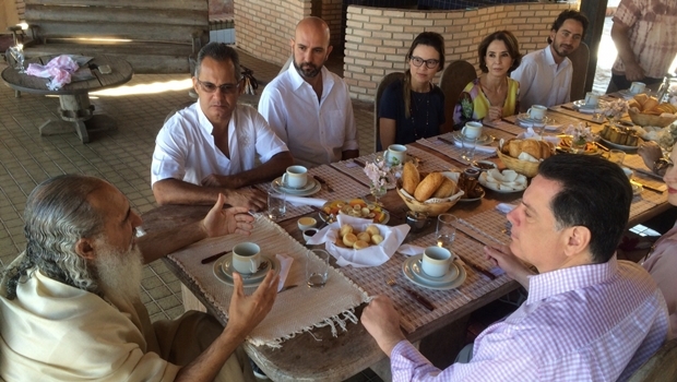 Governador Marconi Perillo e o Mestre Baba, em Alto Paraíso | Foto: governo de Goiás 