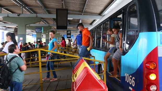 Rampas instaladas no terminal vinham sendo alvo de reclamações dos usuários | Foto: Fernando Leite/Jornal Opção