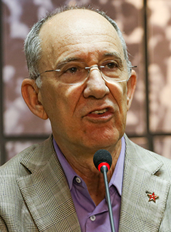 Rui Falcão: em trabalho pela “frente”