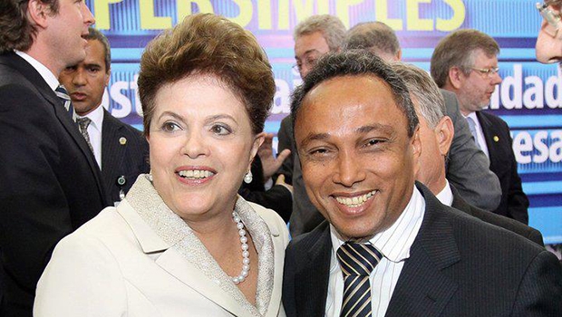Presidente Dilma Rousseff e o líder do PT na Câmara, Sibá Machado (AC) | Foto: Rerpodução/Facebook