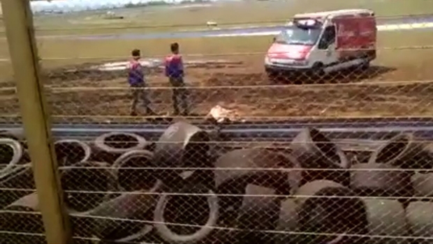 Joãozinho Treze recebe atendimento ainda no autódromo | Reprodução/Vídeo
