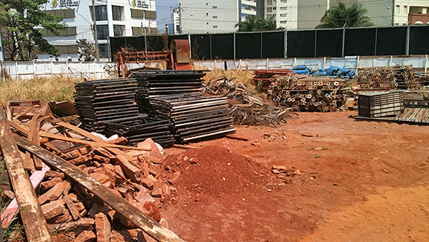 Outro terreno de propriedade de Louza está alugado para a Merzian