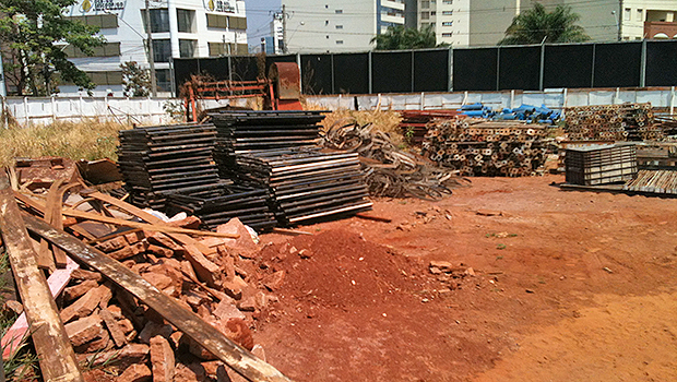 Outro terreno de propriedade de Louza está alugado para a Merzian 