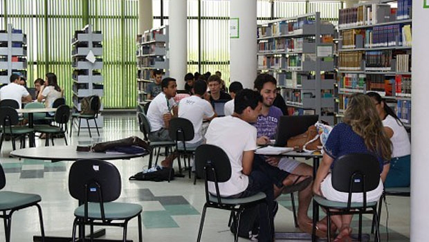 "Interessante que 60 a 70% dos nossos alunos pertencem às classes C e D. As pessoas, erroneamente, acham que na universidade Federal do Tocantins estudam apenas classe A”
