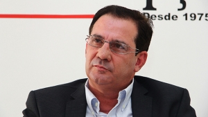 "Vanderlan acha que Senador Canedo é o umbigo do mundo. Ele deixa de articular em Goiânia para ficar lá , tentando me solapar e a minha administração.