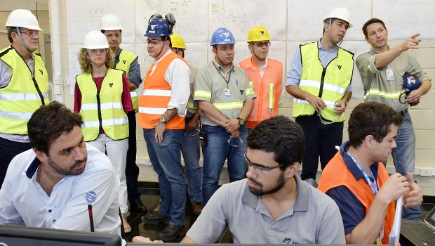 José Eliton e Ana Carla Abrão visitam fábrica em Edealina | Marcos Prado/Divulgação