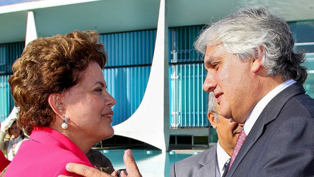 Presidente Dilma Rousseff e senador Delcídio do Amaral: o governo perde