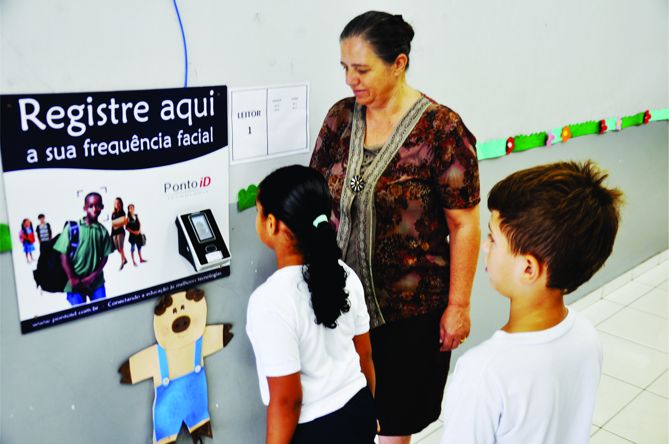 A frequência eletrônica já está sendo registrada na Escola Municipal Cirandinha, na região central de Trindade