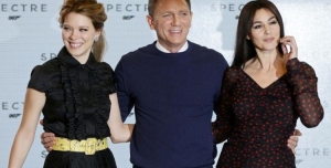 Daniel Craig em Spectre com duas Bonds Girls
