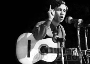 29.09.1968 - Arquivo O Globo - Geraldo Vandr. III Festival Internacional da Cano, Maracanzinho. 29.09.1968 - Archive O Globo - Geraldo Vandr, singer and composer.