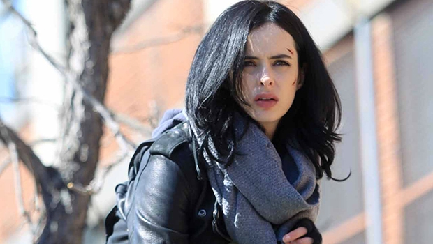 Jessica Jones é a personagem que consolida o mundo underground da Marvel e o faz da melhor maneira: com uma série voltada ao cotidiano e que tem como foco uma trama psicológica | Netflix