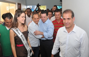 Miss Goiás Viviane Ferreira, Ex-Deputado Federal Luiz Bittencourt, Governador Marconi Perillo, Prefeito de Goianira, Carlos Alberto em Inauguração de obras em comemoração aos 89 anos de fundação do Município. Fotos: Lailson Damasio Data:25/03/2011