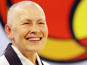 A monja Coen Sensei mostra, no Teatro Sesi, caminhos para buscar o sucesso pessoal e empresaria em meio à crise | Foto: Divulgação