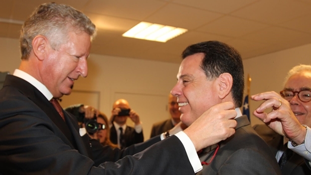 Marconi recebe a Comenda da Ordem da Coroa da Bélgica | Seminário Promoção de Investimentos em Goiás