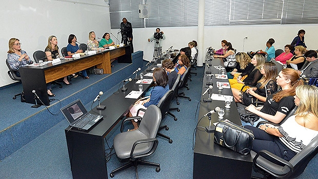 Audiência pública sobre o Dia Internacional da Não Violência Contra a Mulher | Carlos Costa 