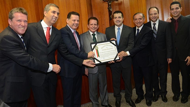 Bambu (centro) recebe homenagem na Câmara de Goiânia | Reprodução/Facebook