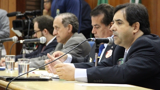 Buonaduce, presidente da Câmara Municipal, Anselmo Pereira, Enil Henrique e Lúcio Flávio durante debate dos candidatos à presidência da OAB-GO no plenário da Casa | Foto: Alberto Maia